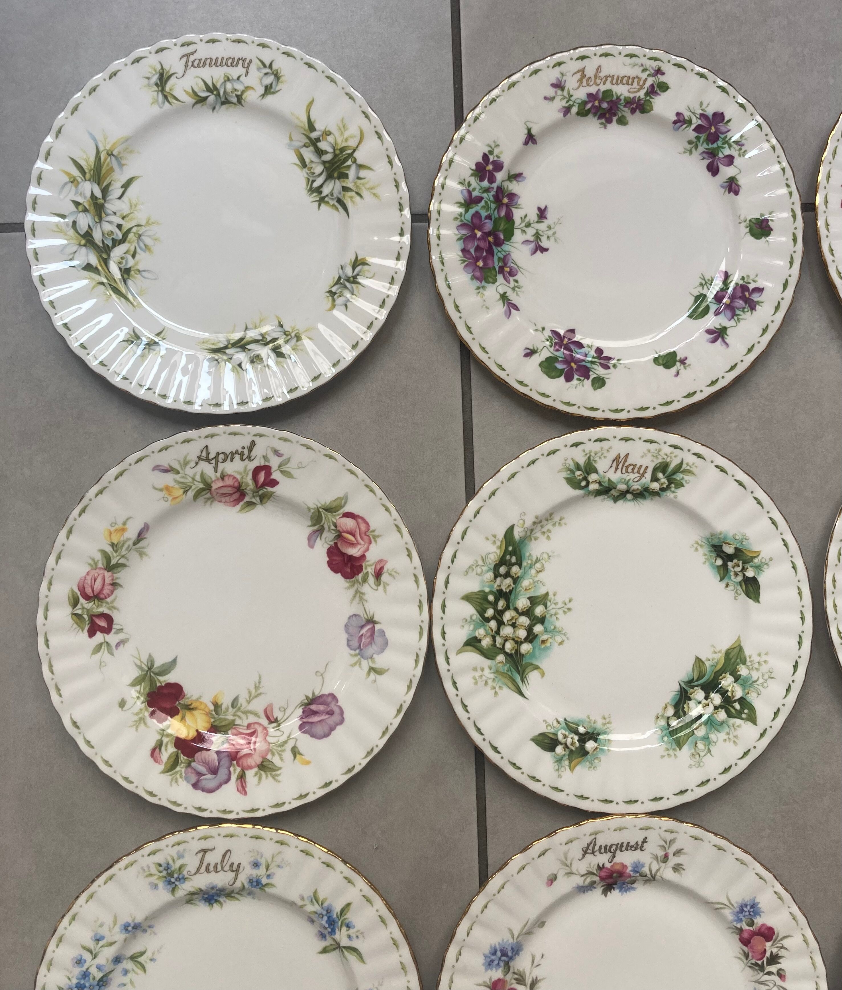 Set de 12 assiettes royal albert « mois de l’année »