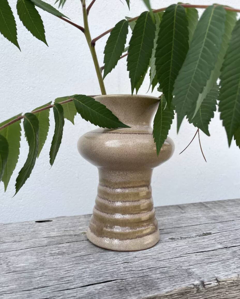 Vase organique en céramique beige vintage 1970