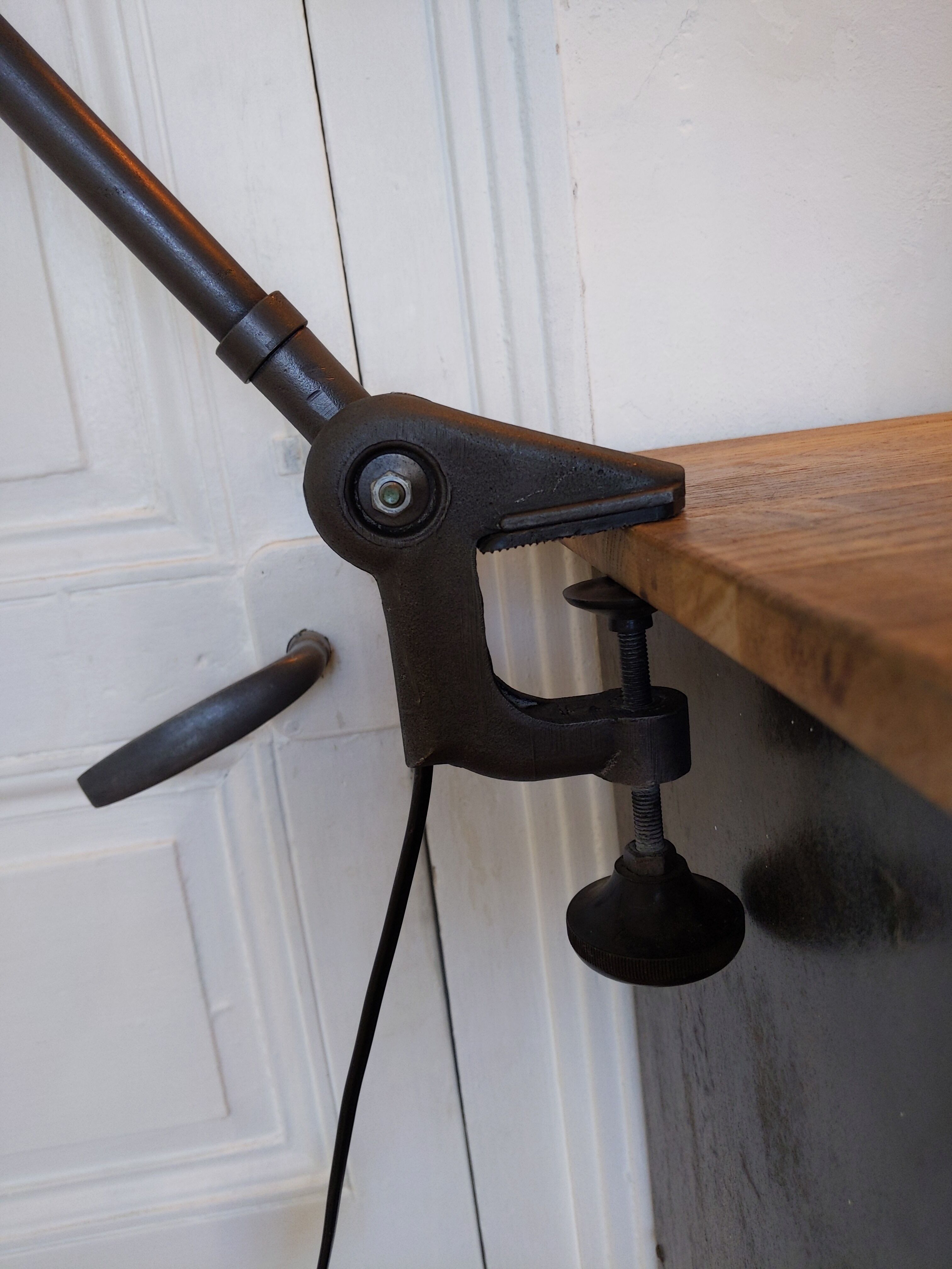 Articulated desk lamp vintage clamp vice