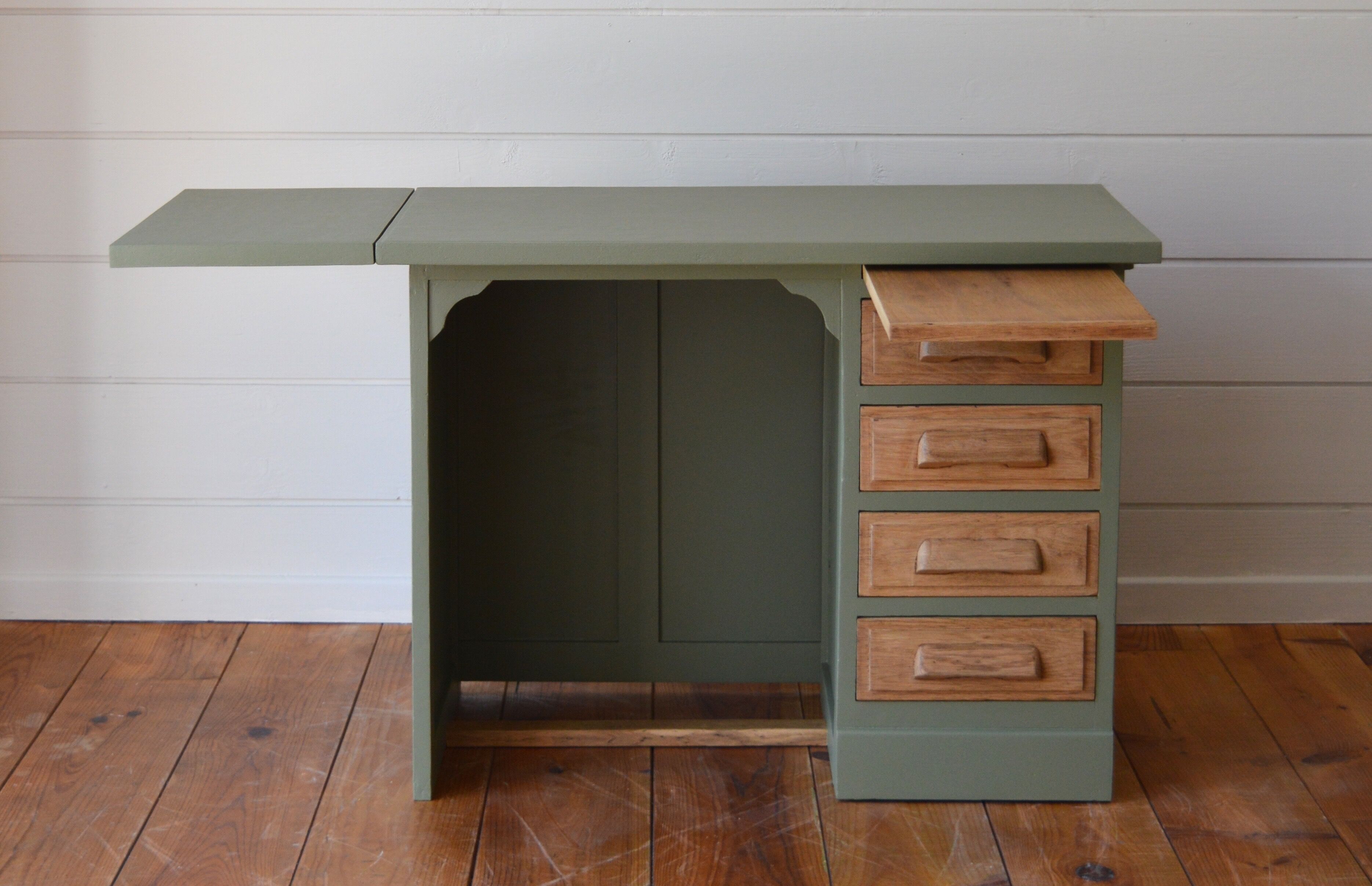 Children's desk