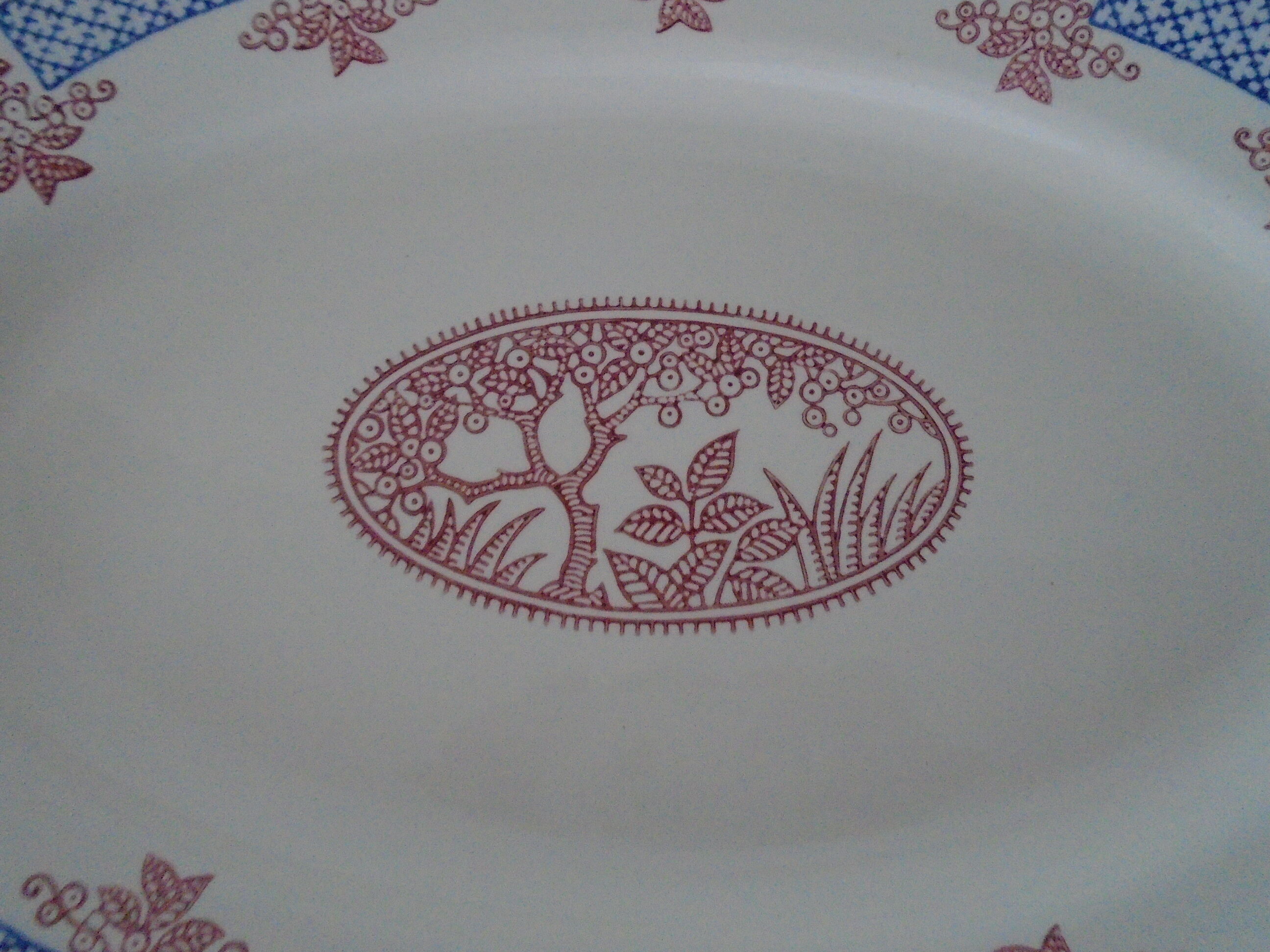 Dish Longwy décor Fécamp blue and red old earthenware