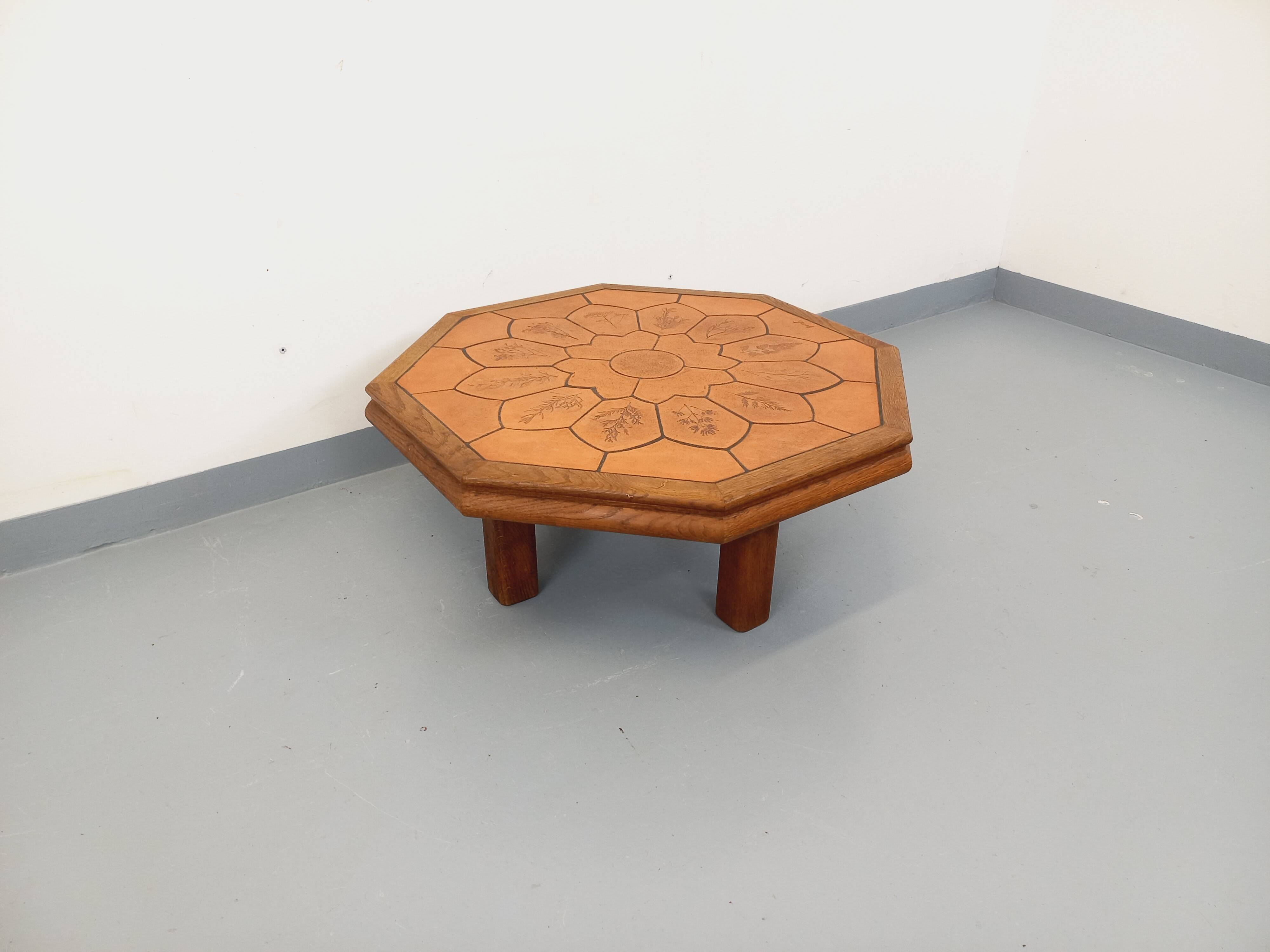 Octagonal coffee table Barrois with vintage herbarium patterns in oak and ceramic.