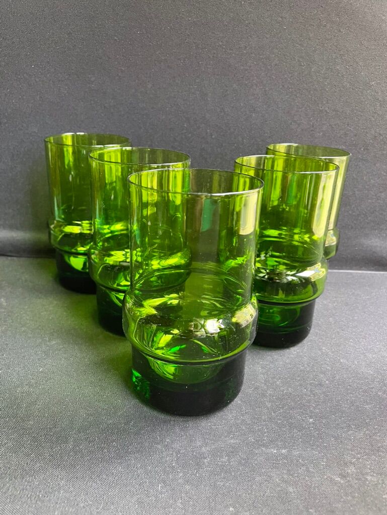 Decanter and 5 crystalline glasses and tin