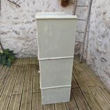 Armoire en bois patiné