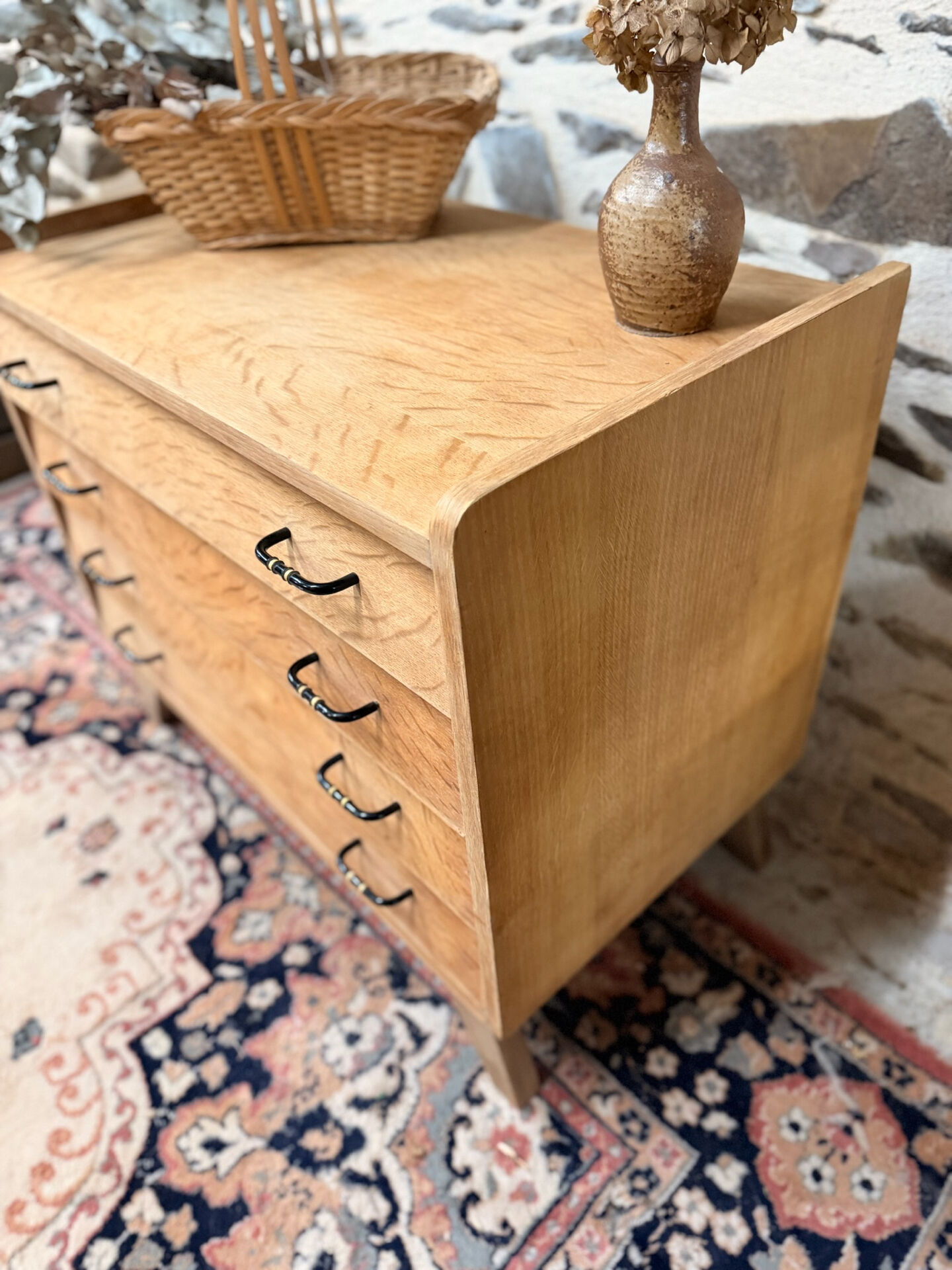 Pretty low chest of drawers from the 50s and 60s.