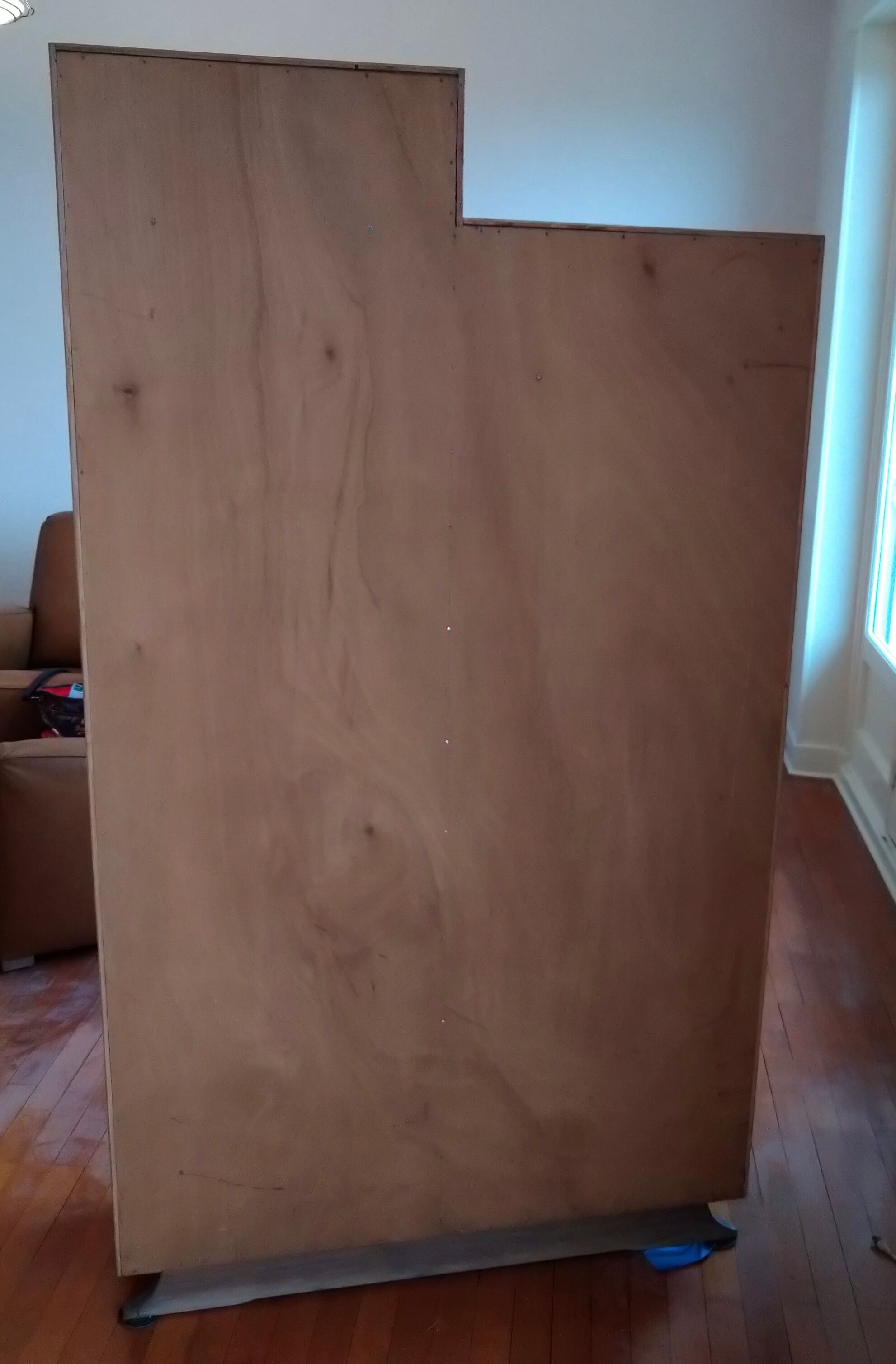 Asymmetrical cabinet