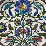 Plat Iznik en faïence