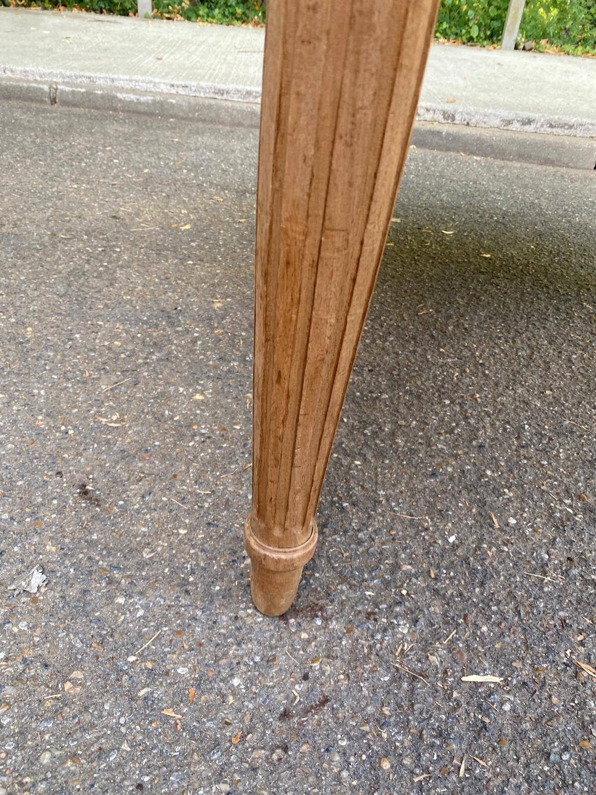 Art Deco round extendable dining table stripped in solid walnut from the 1920s.