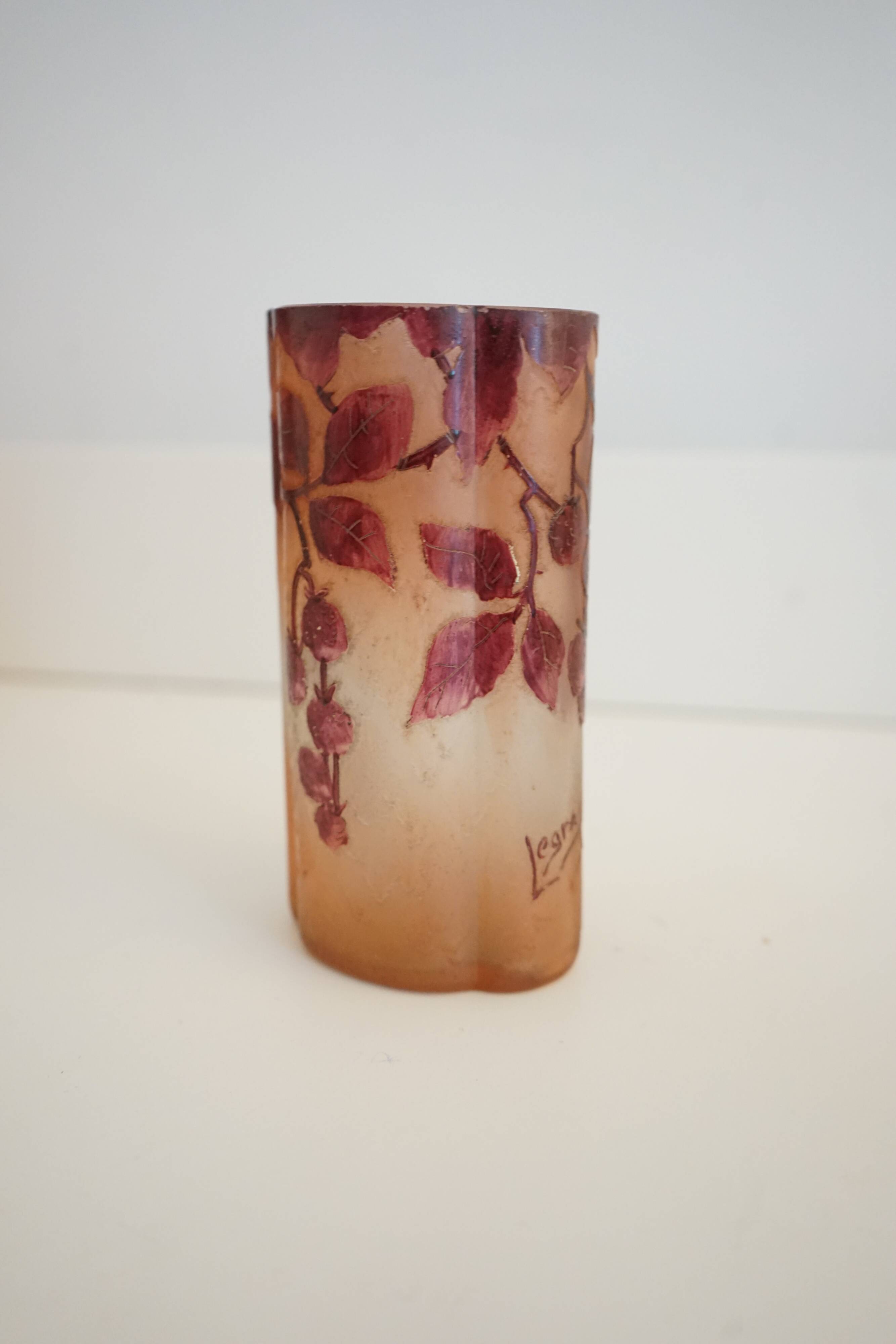Legras quadrilobed vase from the "ruby" series in glass (1900 - 1910)