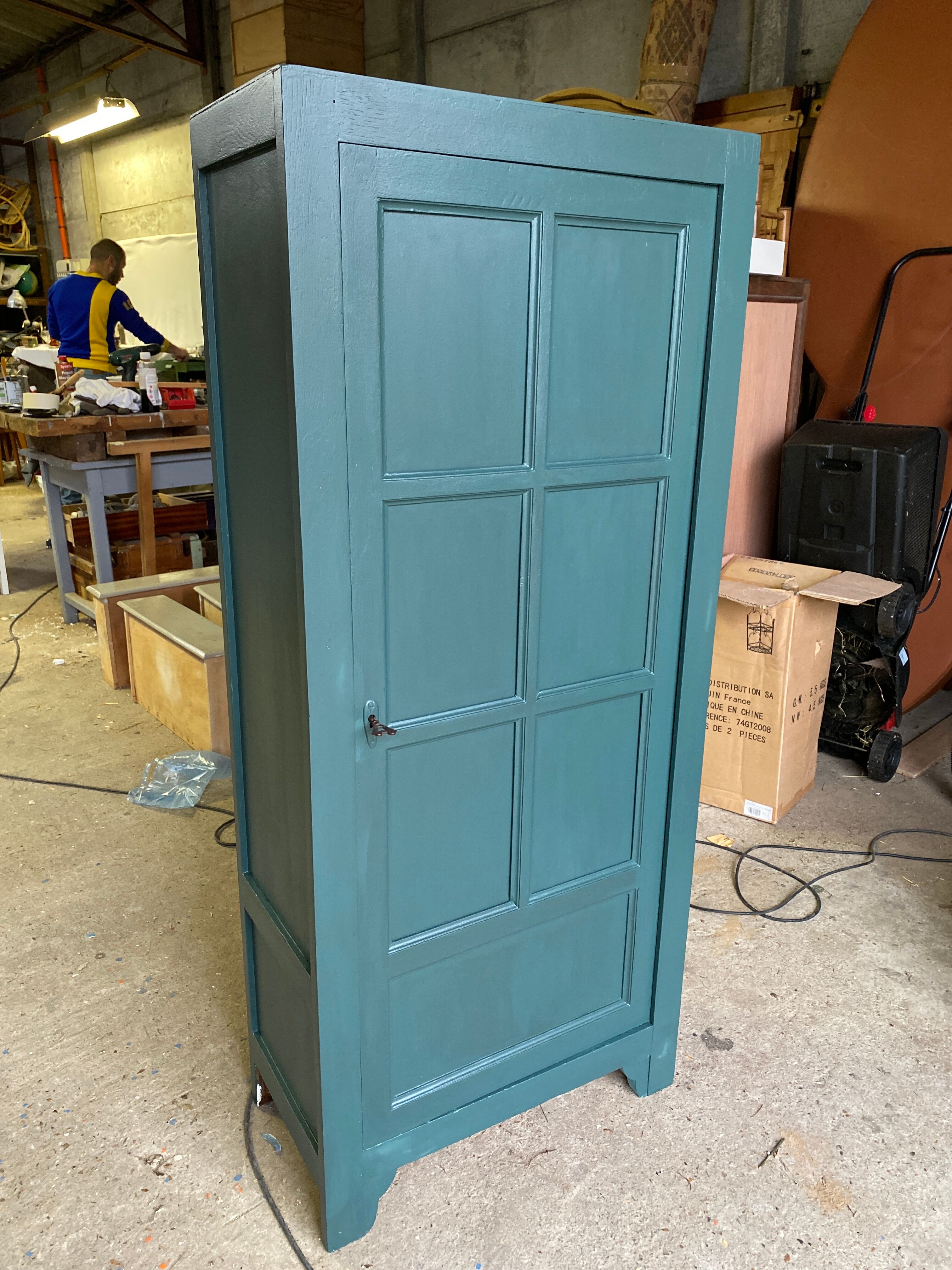 Armoire parisienne vintage