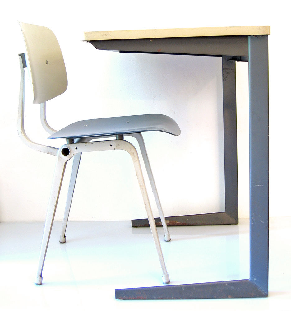 Desk design De Cirkel by Friso Kramer vintage Ahrend