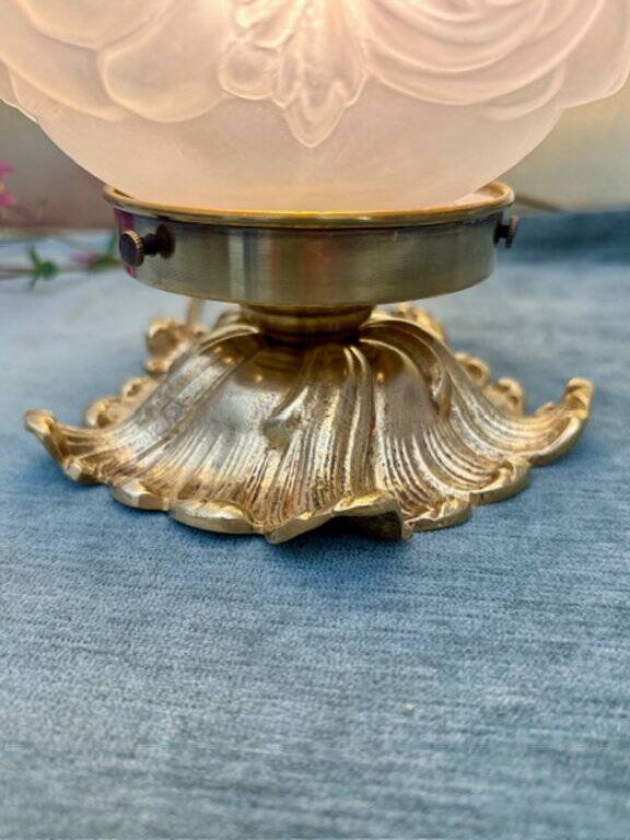 Adorable vintage floral lamp