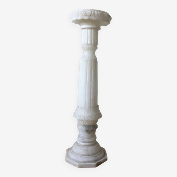 Piédestal en marbre sculpté