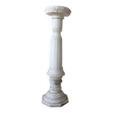 Piédestal en marbre sculpté