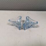 2 bougeoirs en verre bleuté