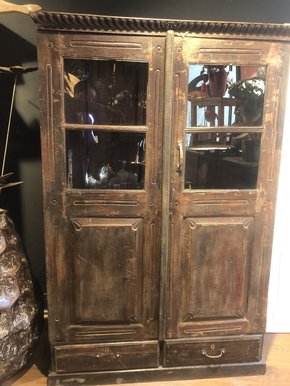Vitrine , meuble indien 2 portes et  2 tiroirs
