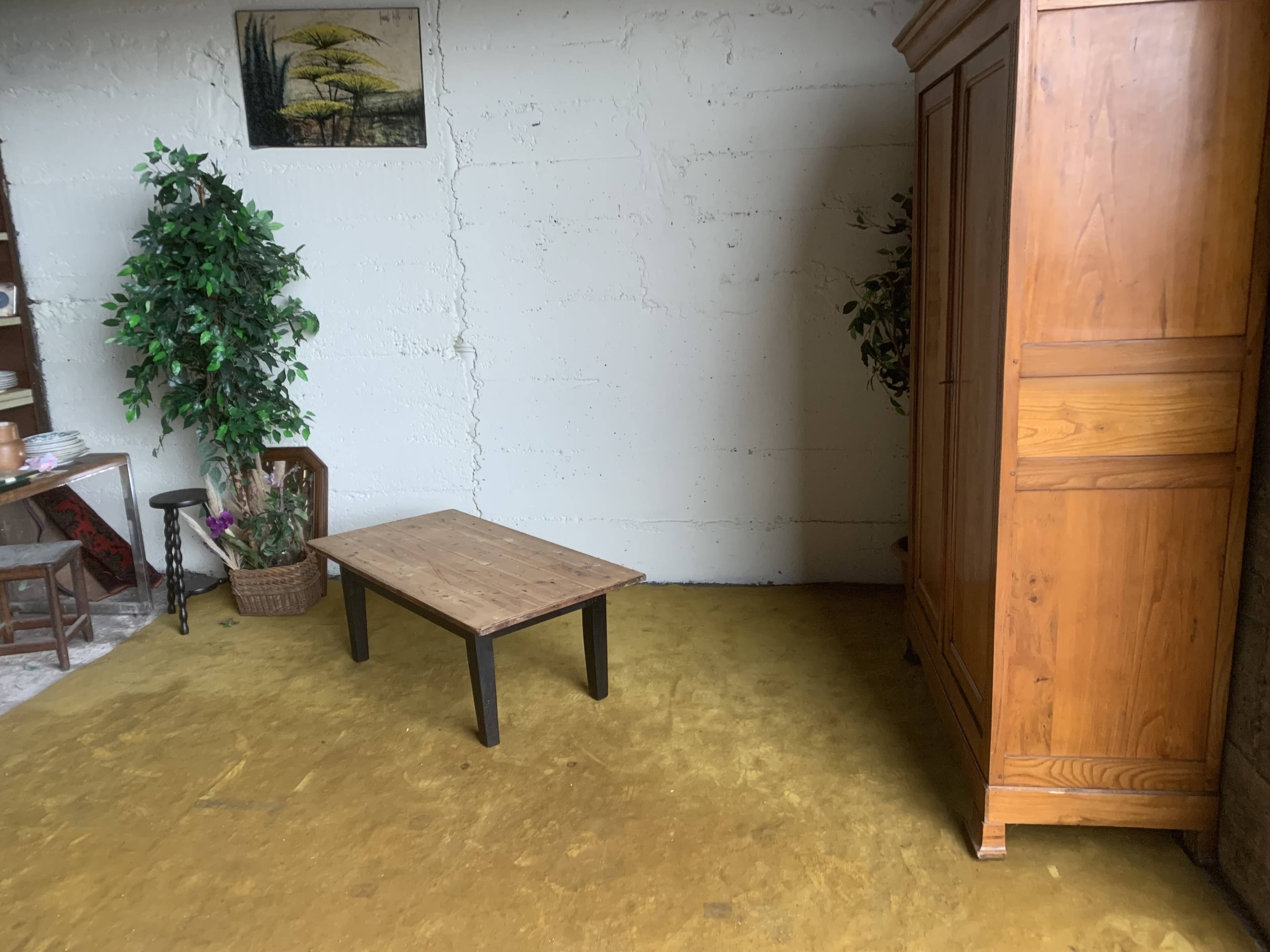 Country coffee table