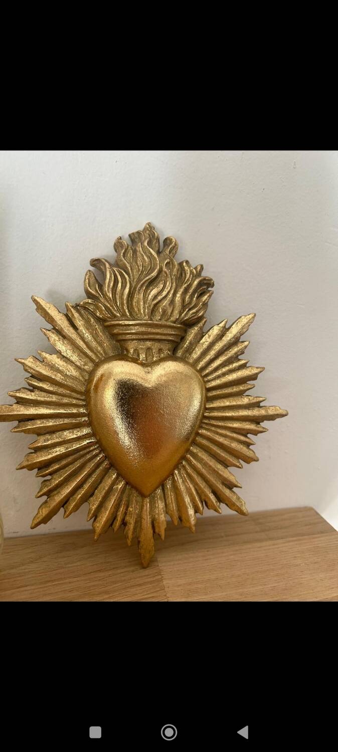 Golden ex-voto mural