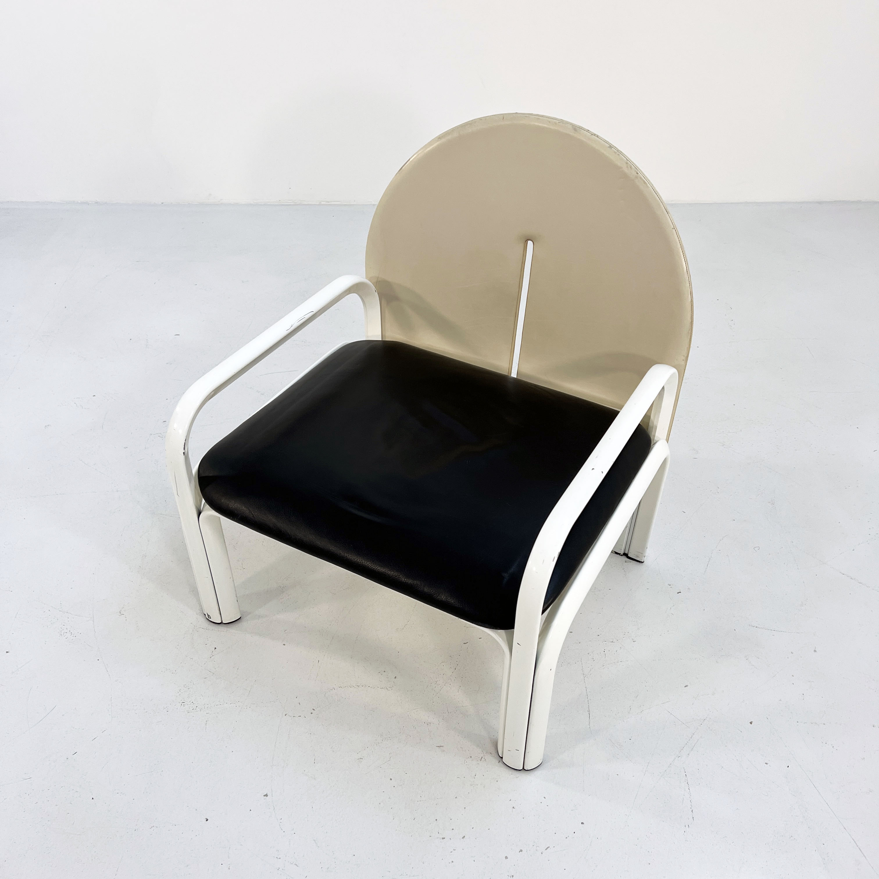 Black and beige armchair "54 L" by Gae Aulenti for Knoll 1970