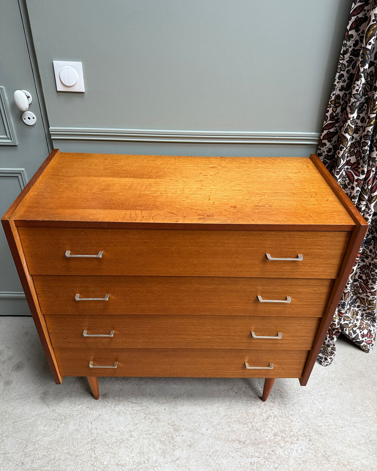 Vintage oak chest of drawers