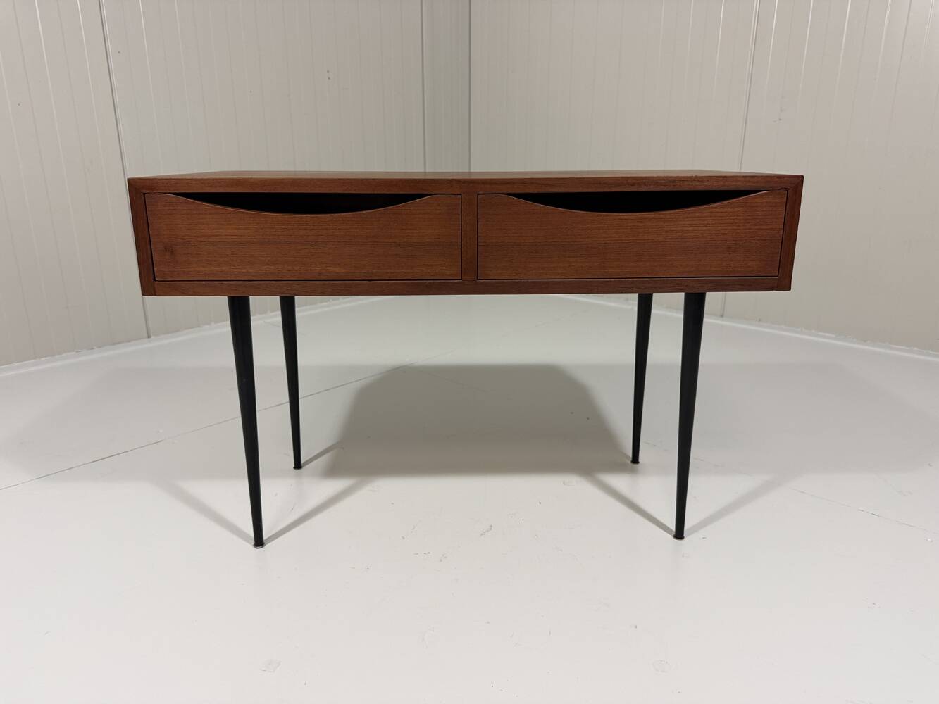 Table console latérale Asko Finland des années 1960.