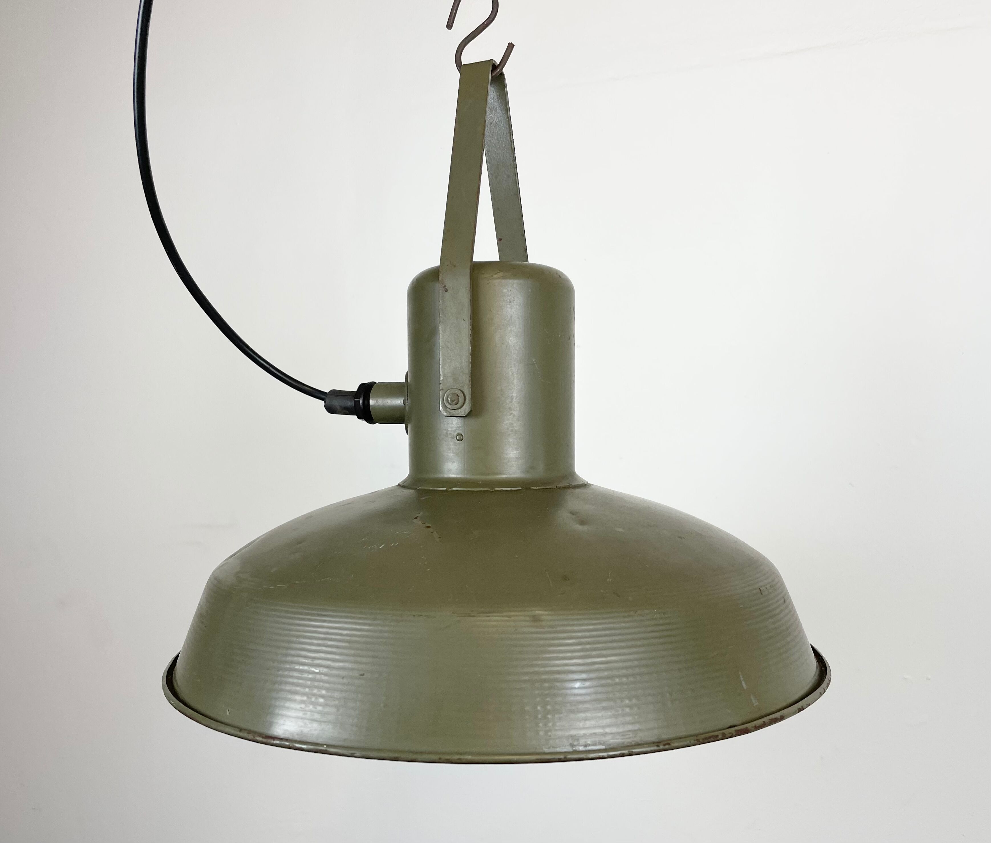 Vintage green army pendant lamp, 1960s