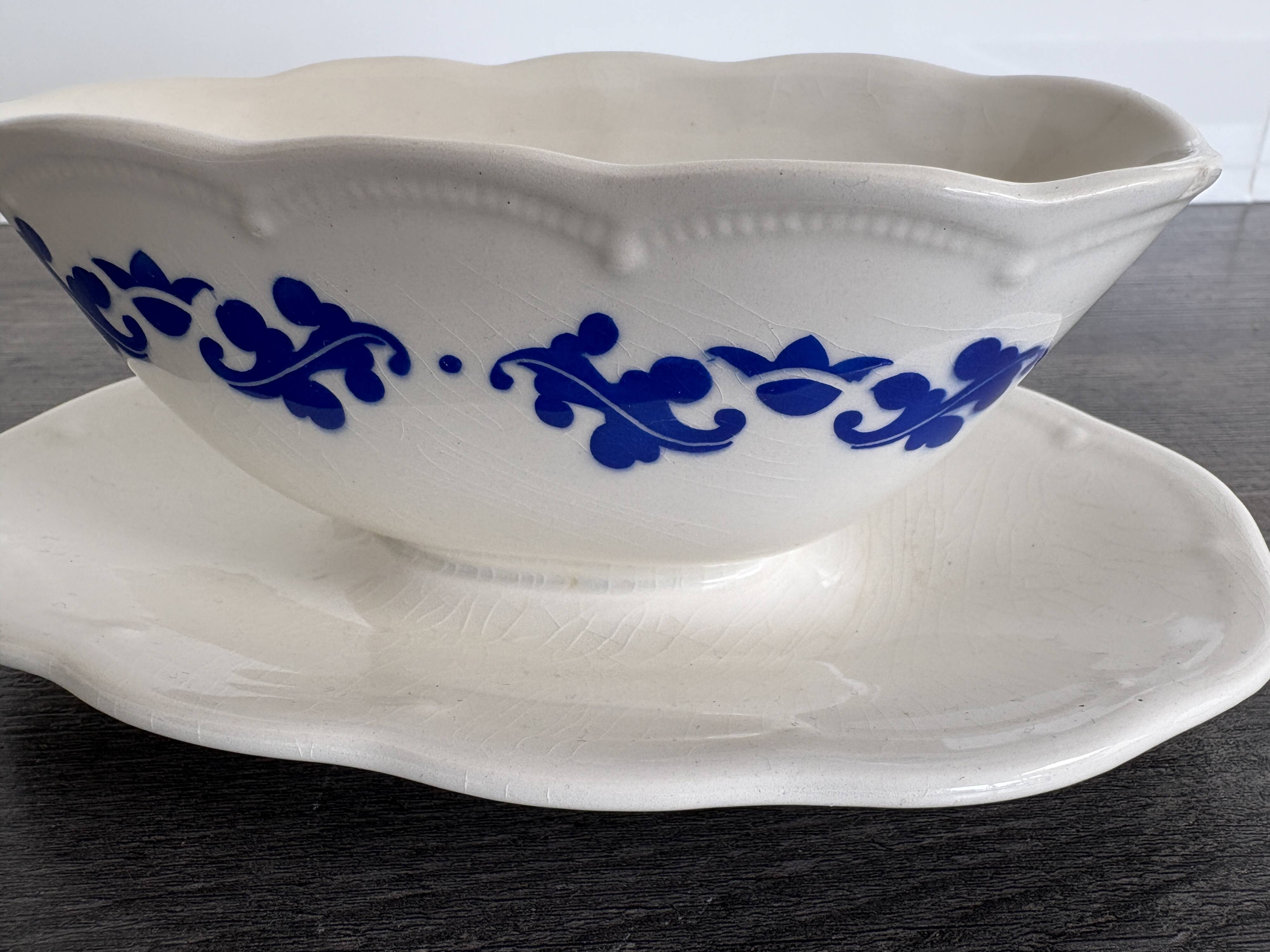 Sauce boat Boch Frères La Louvière