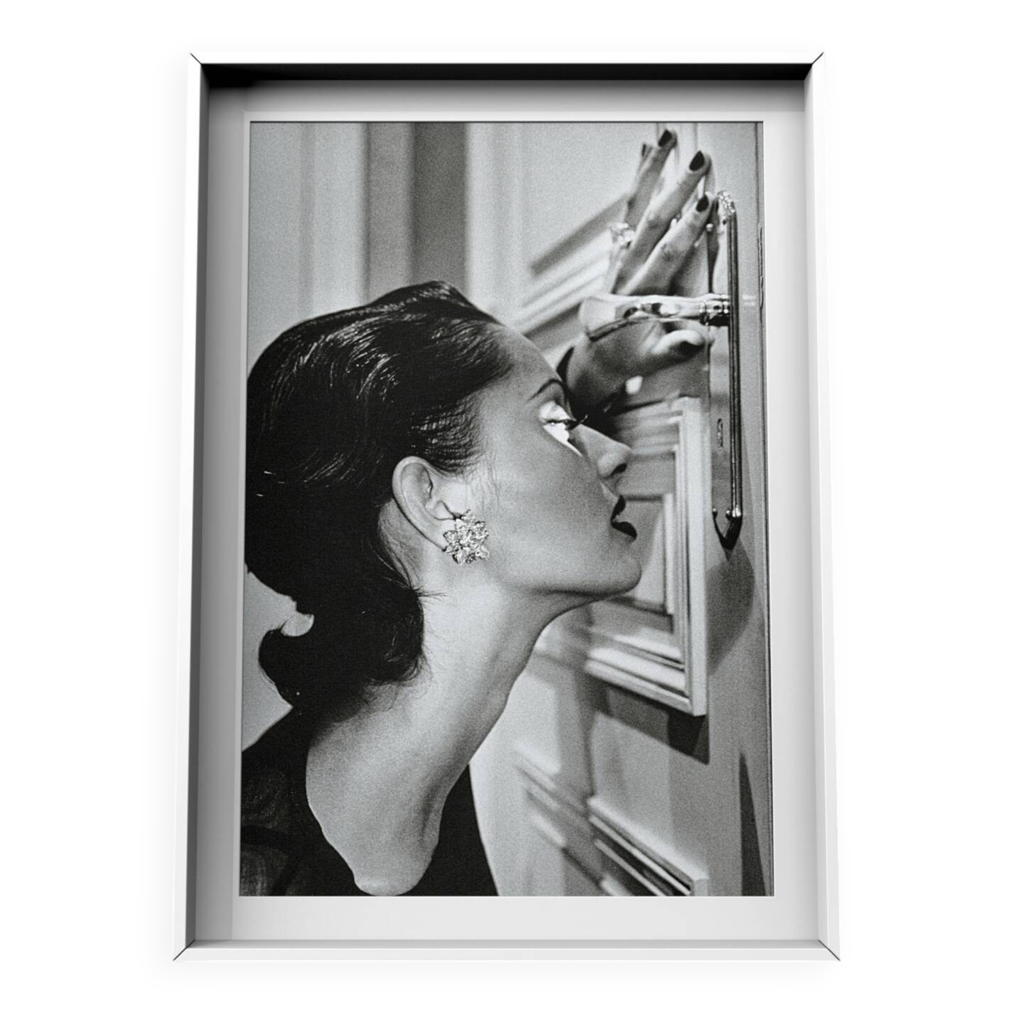 Helmut Newton – « Heather regardant par le trou de la serrure » (1994) | Tirage d'art