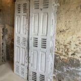 4 pairs of louvered flaps