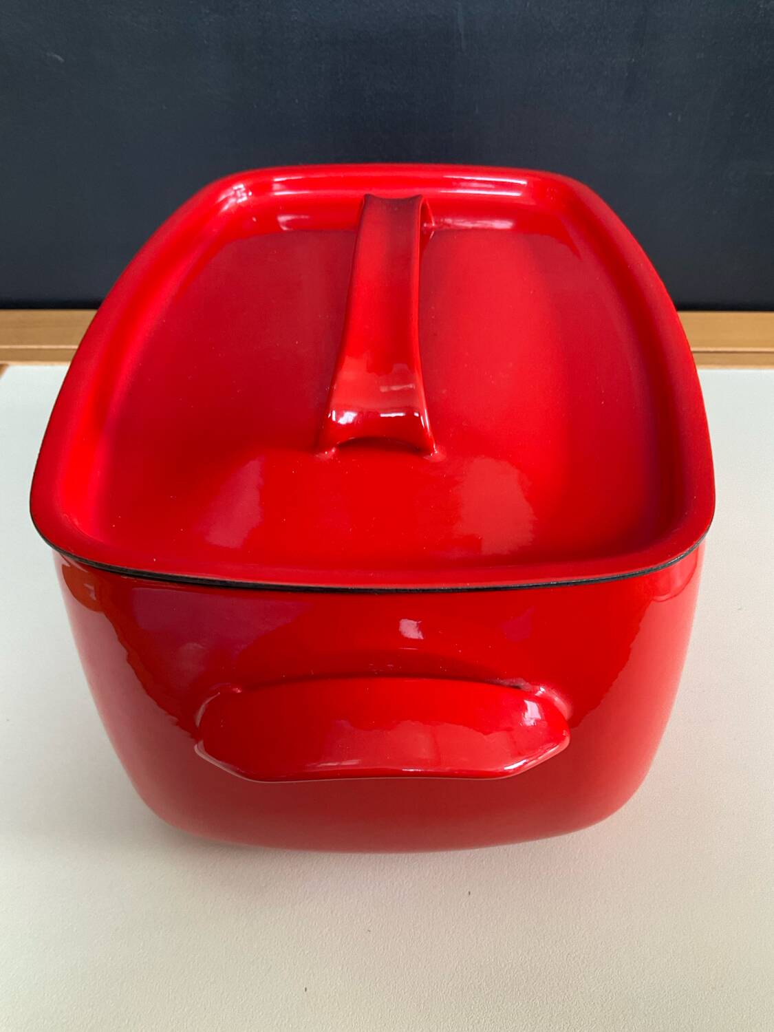 Vintage enamelled cast iron casserole dish