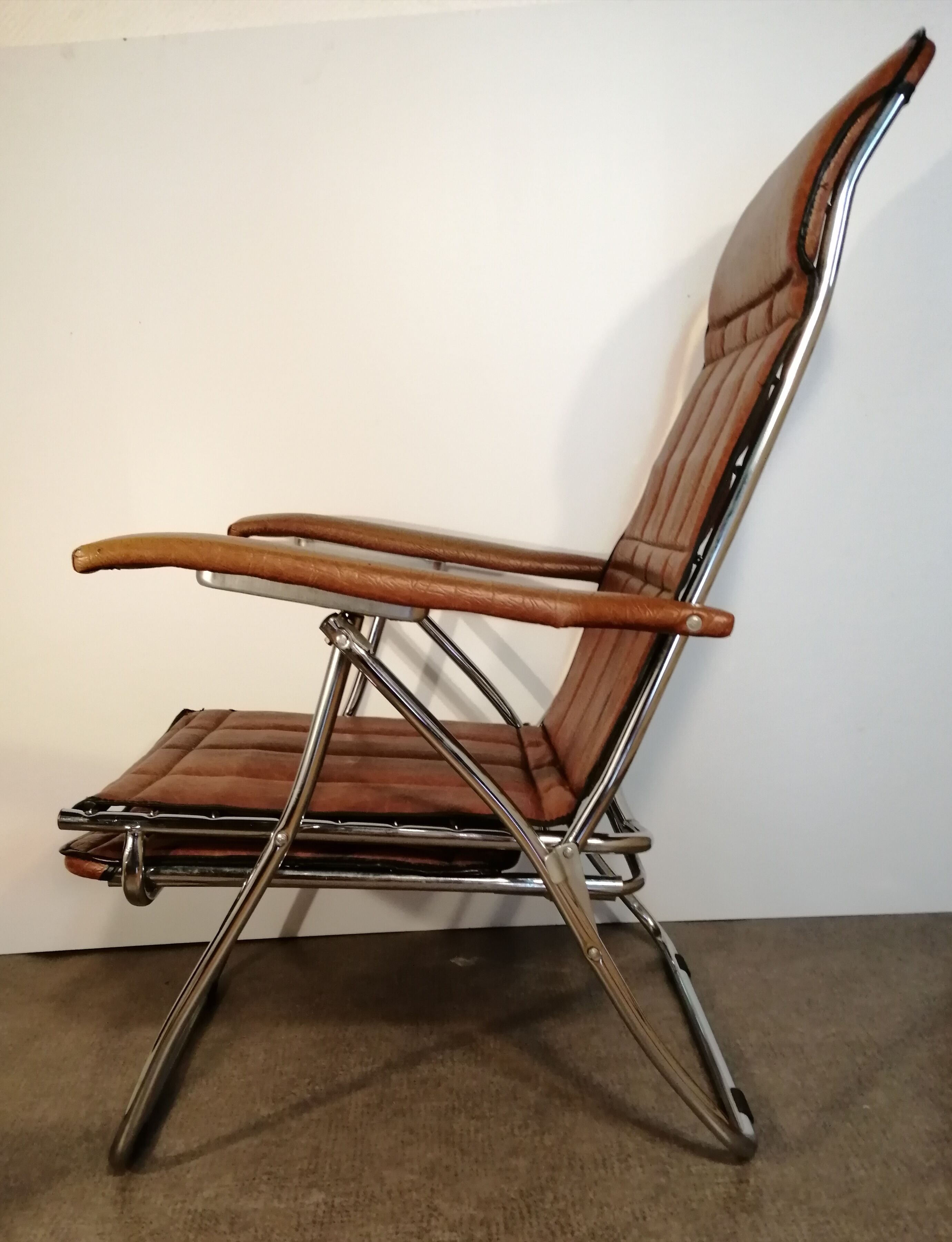 Maule Marga brown leatherette reclining and folding armchair made in Italy vintage 1970