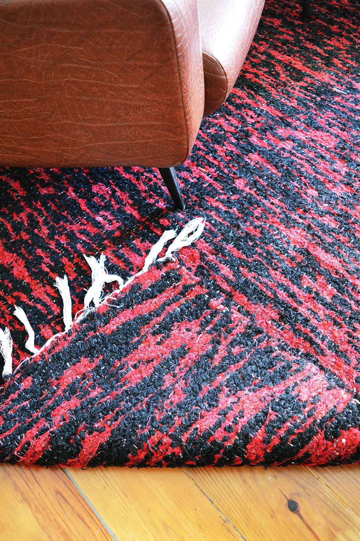 Large wool carpet 155x260cm