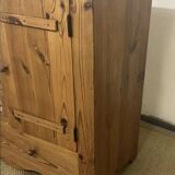 Commode en pitchpin massif vintage