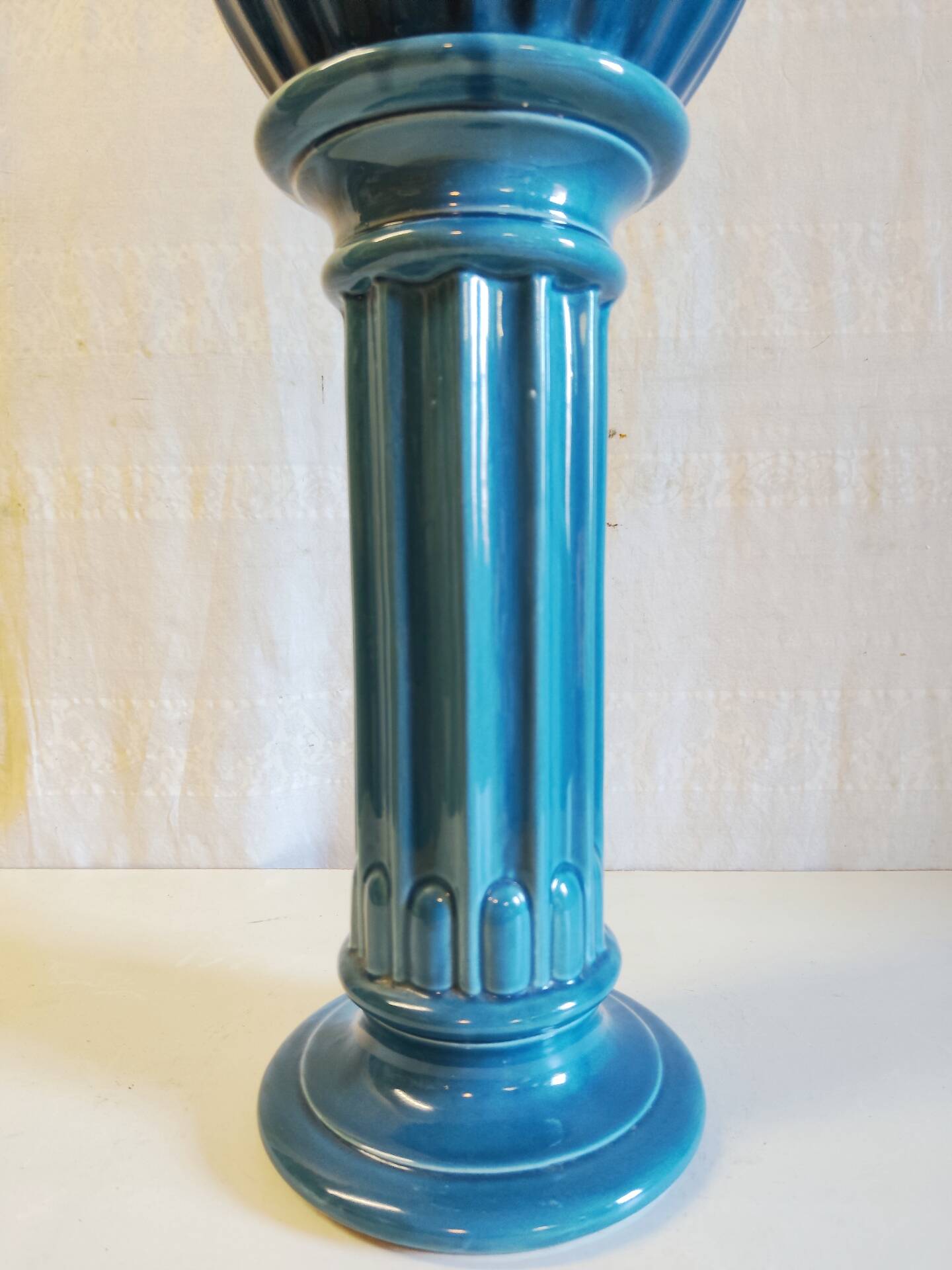 Column and basin in Art Deco style in blue glazed ceramic - mid 20th century.