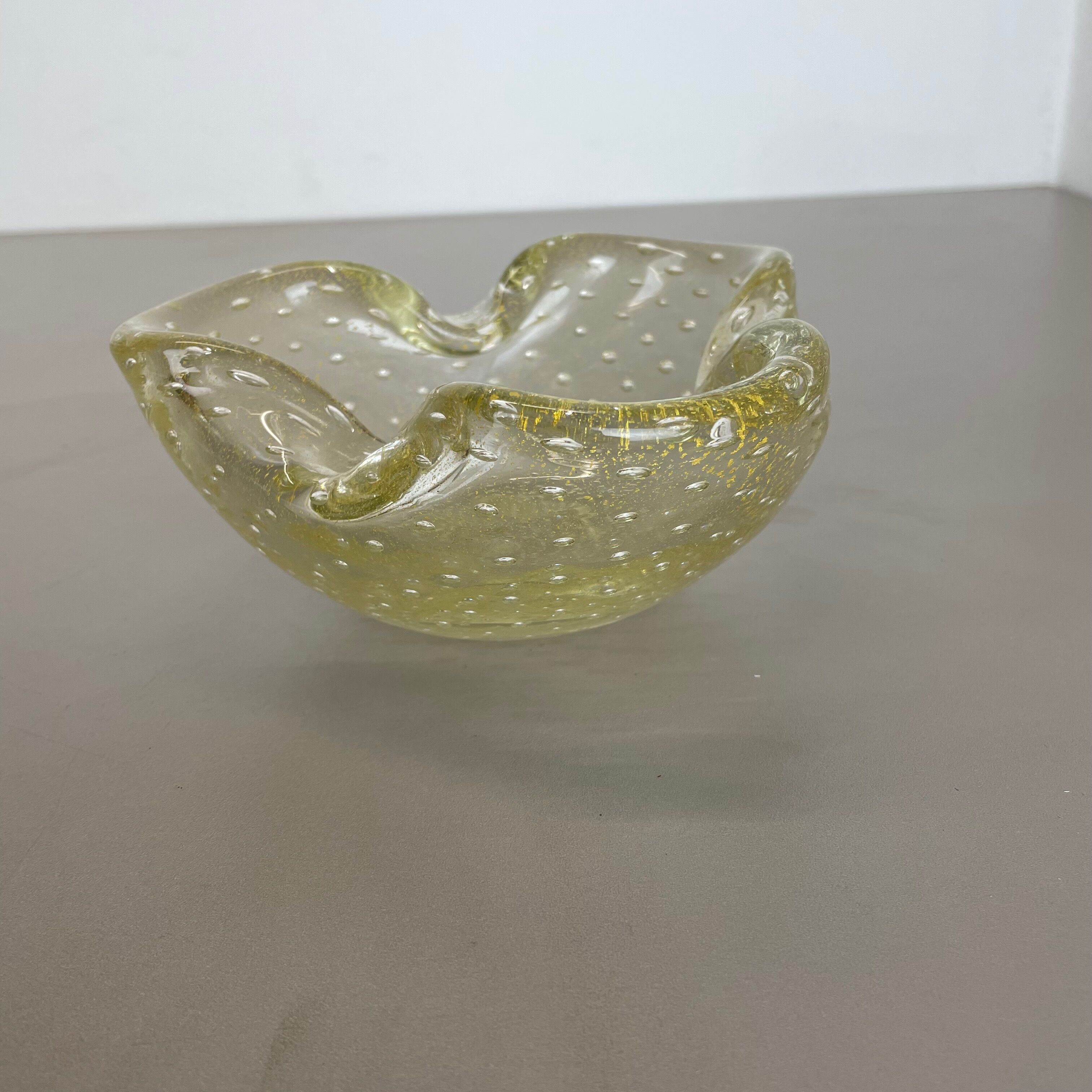 Murano Glass "Gold Dust Bubble" Bowl Element Shell Ashtray Murano, Italy, 1970s