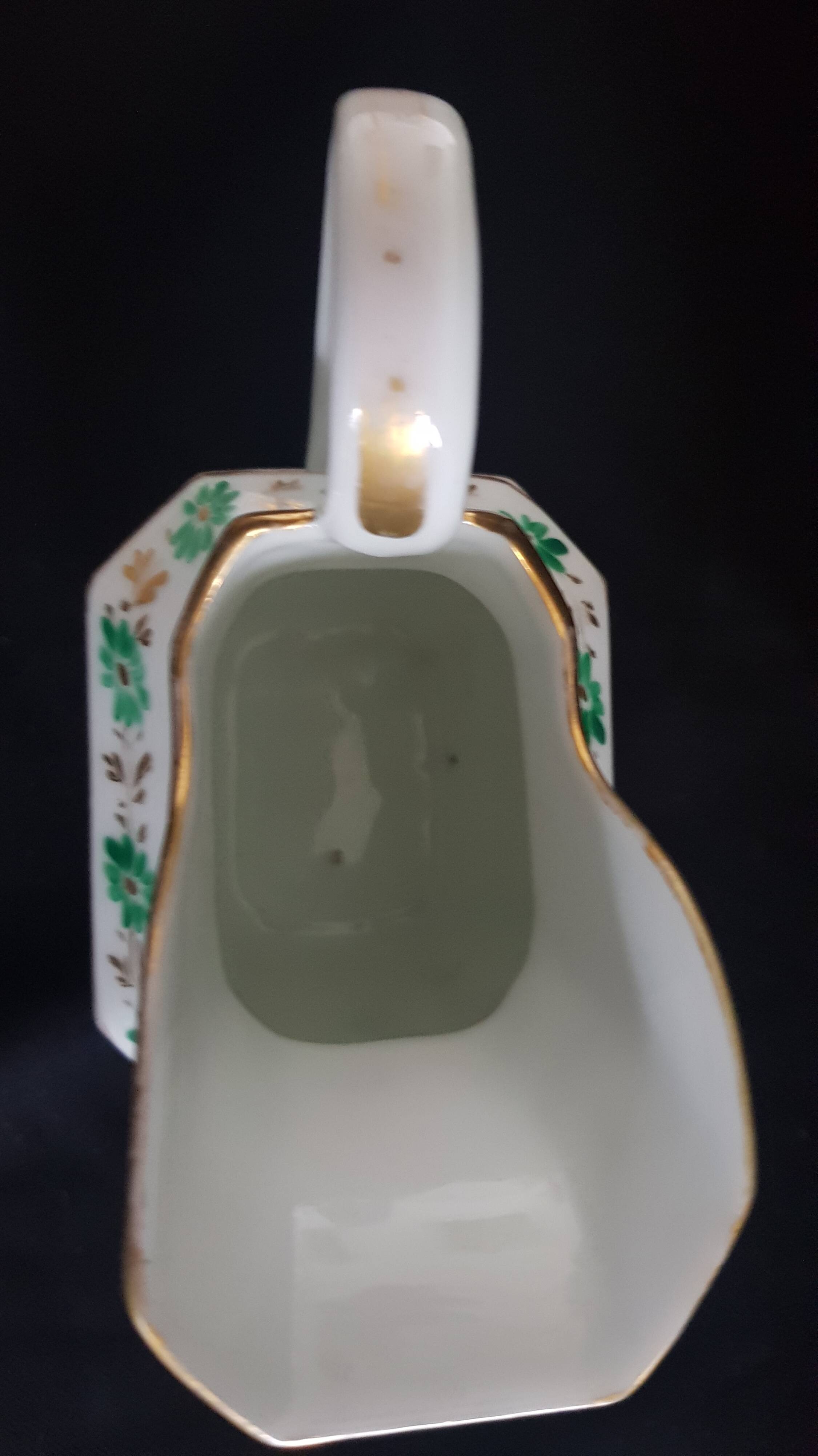 Large octagonal milk jug porcelain from Paris "Old Paris", mid-19th century.