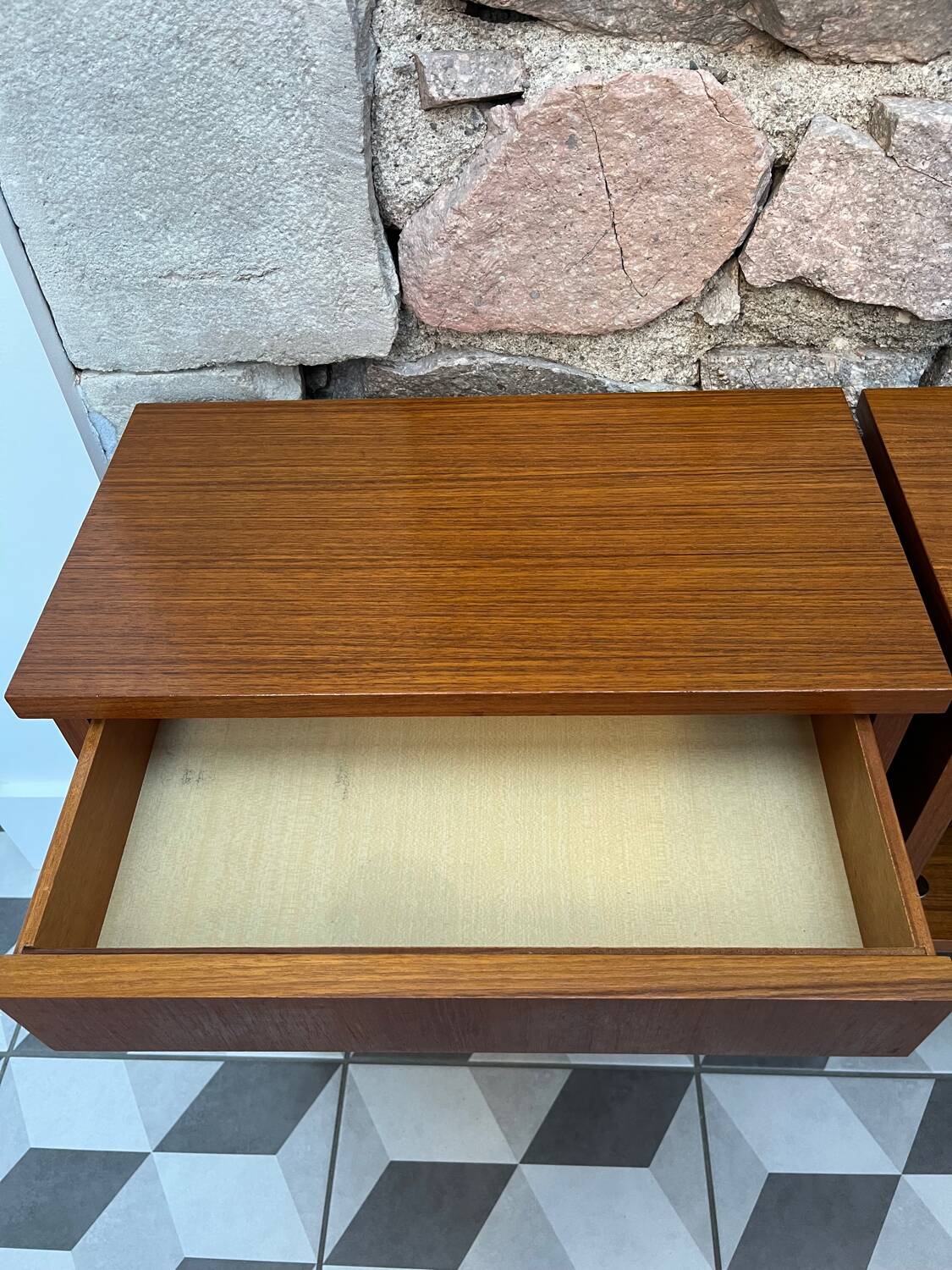 Pair of bedside tables with tapered legs, 1960s/70s