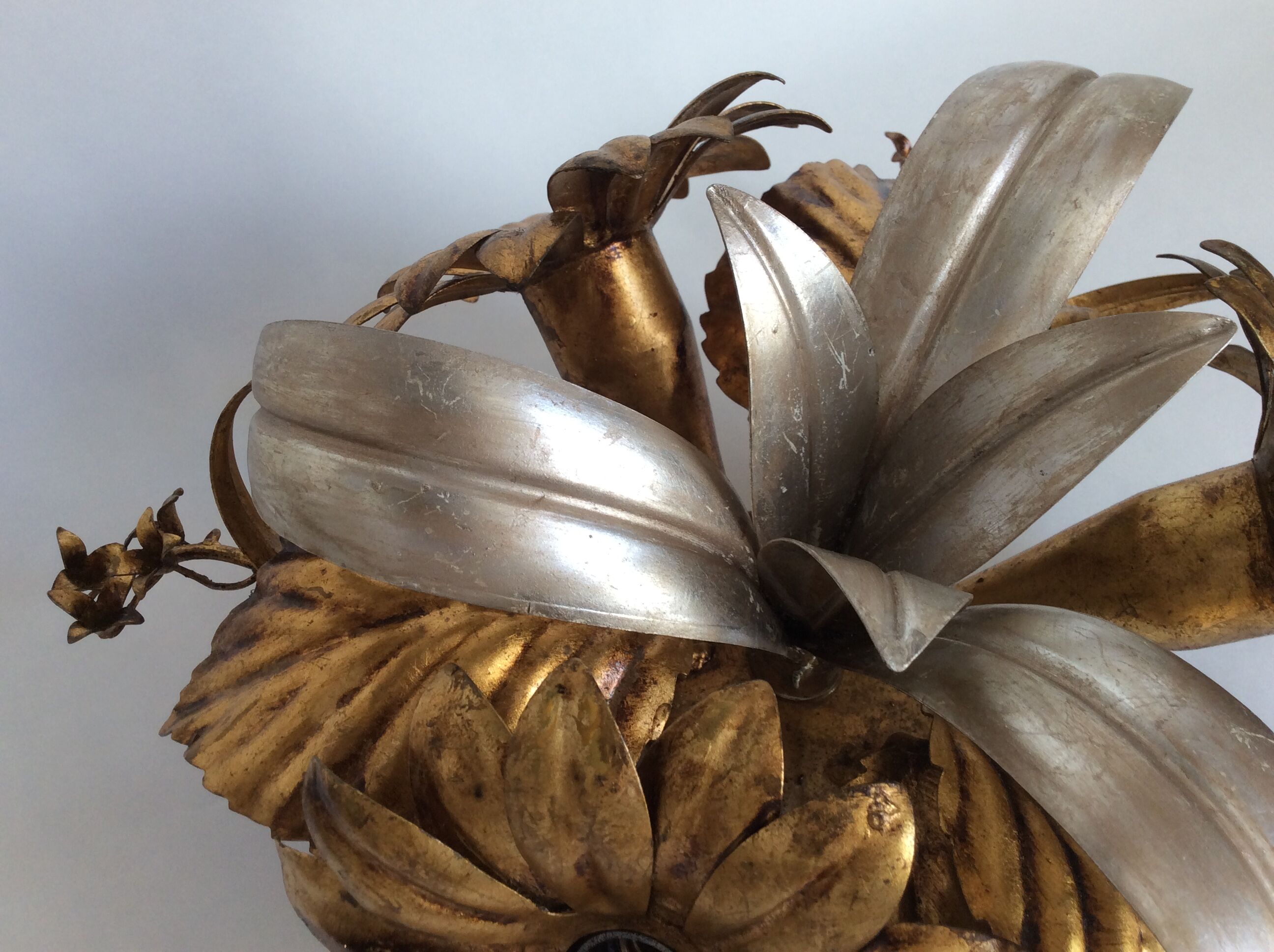 Gold metal wall lamp