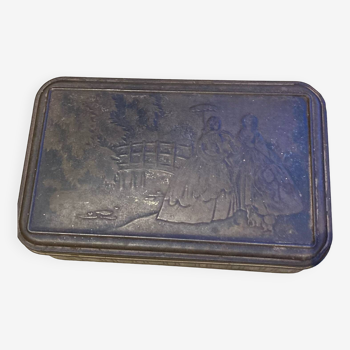 Cake box from the early 20th century with relief patterns