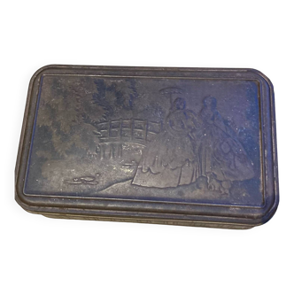 Cake box from the early 20th century with relief patterns