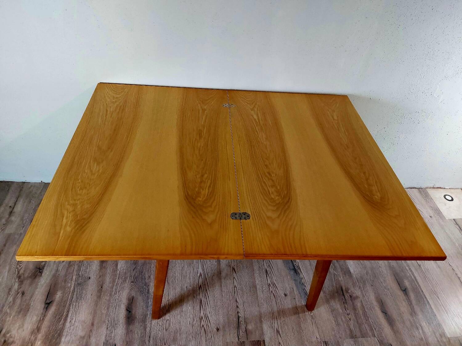 Table extensible en ronce de noyer, Vintage Tchèque 1960s