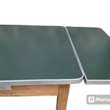 Extendable kitchen table