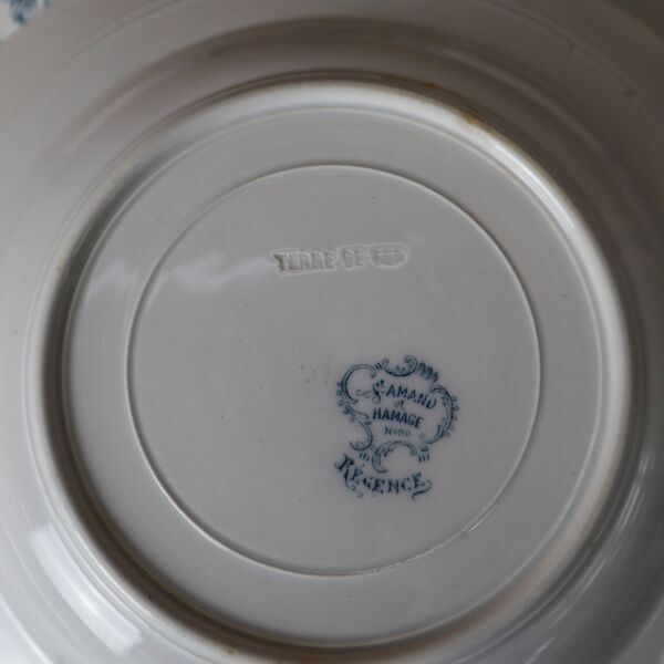 Lot de 8 assiettes creuses de la faïencerie de St Amand modèle Régence, terre de fer