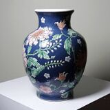 Large baluster vase in Chinese porcelain with vintage floral decoration from the 1970s-80s.