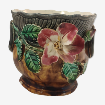 Pot in dabbling floral decoration