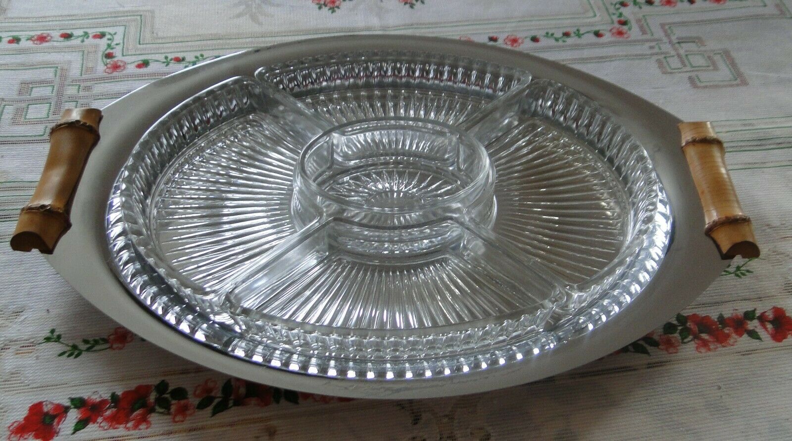 Metal tray for glass dishes for hors d'oeuvres or aperitifs