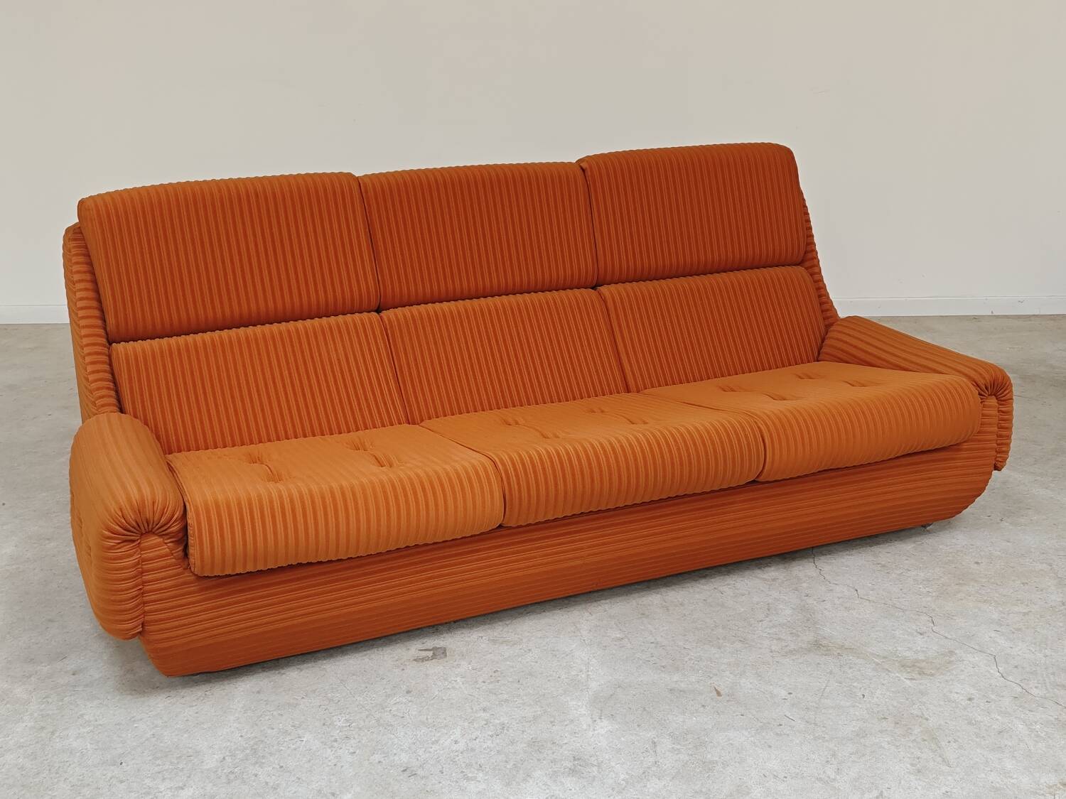 Orange 3-seater sofa jitona ribbed fabric space age 1970