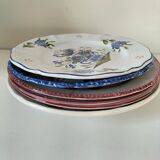 Rooster plates & baskets, earthenware in the spirit of a French bistro.