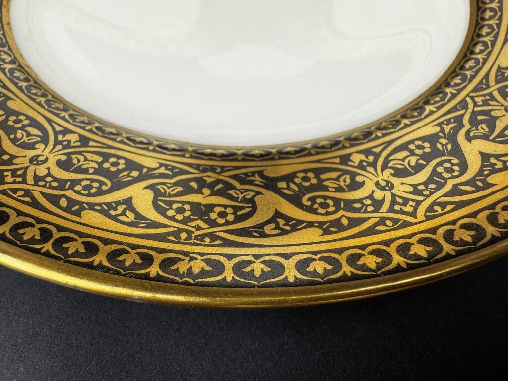 6 assiettes Limoges F Legrand décor noir et or fin