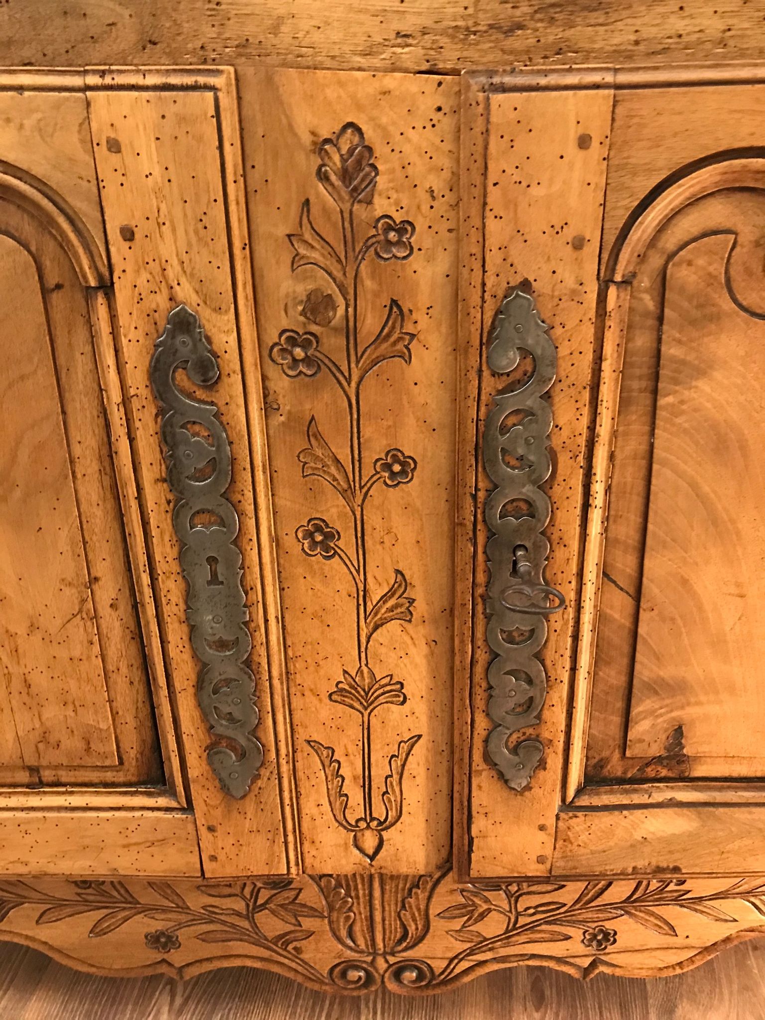 Former Louis XV cherry buffet says 2 doors era at the very beginning of the 19th century